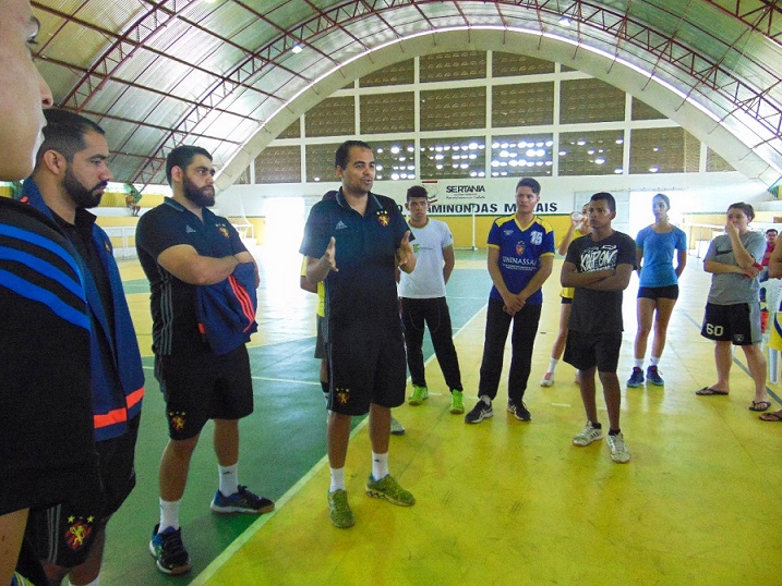 Leia mais sobre o artigo Jovens de Sertânia participam de treinamento com equipe técnica do Sport Club do Recife