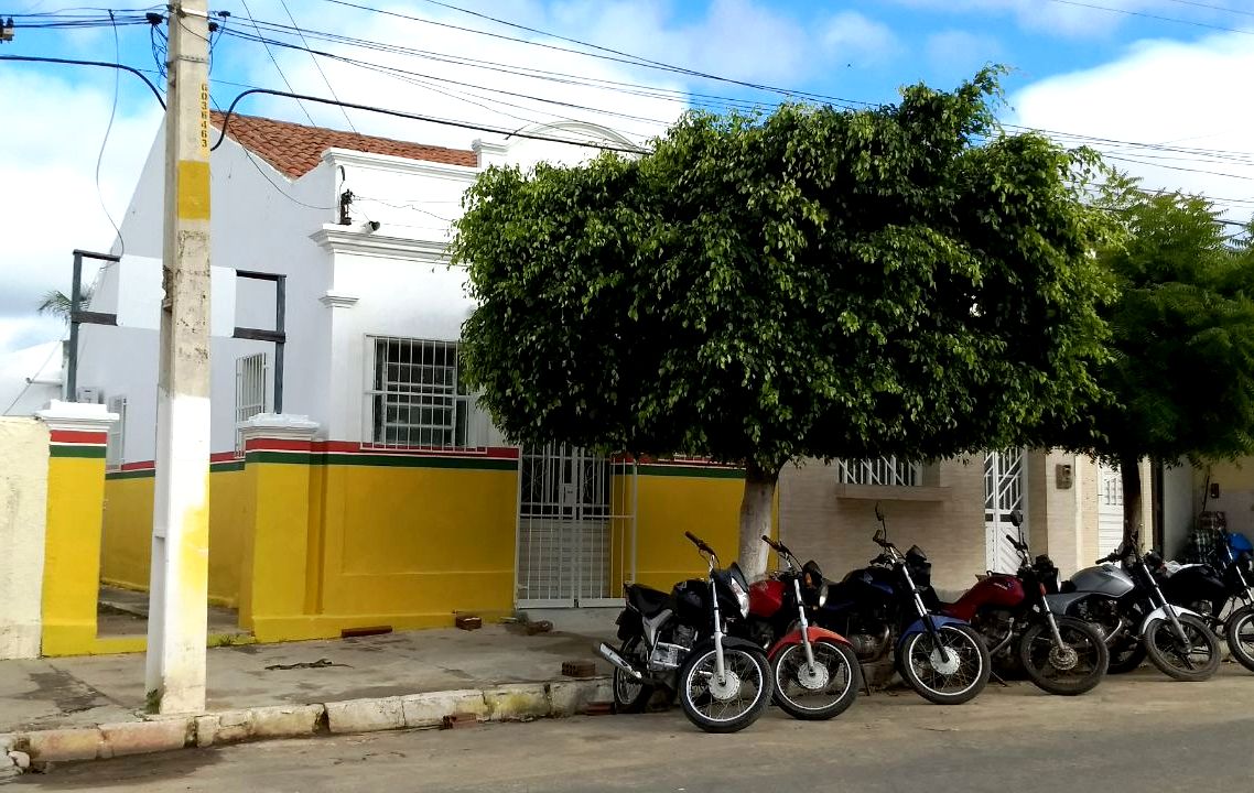 Leia mais sobre o artigo Biblioteca Municipal volta a funcionar, em Sertânia, após melhorias