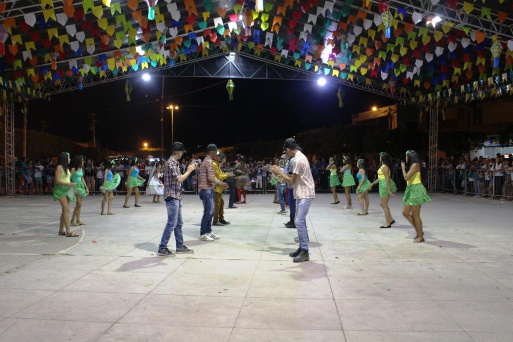 Leia mais sobre o artigo Quadrilhas se apresentam na 1ª noite do Palhoção Bigode Sanfoneiro