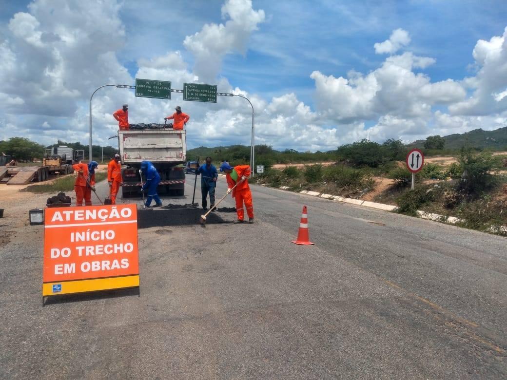 Leia mais sobre o artigo Estrada que dá acesso à Nova Jerusalém recebe obras de manutenção