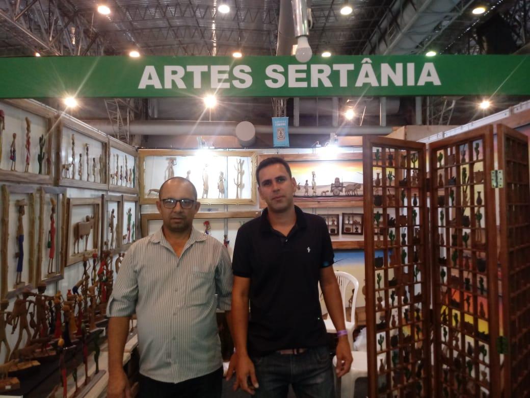 Leia mais sobre o artigo Artesãos de Sertânia são destaque na 20ª edição da Fenearte