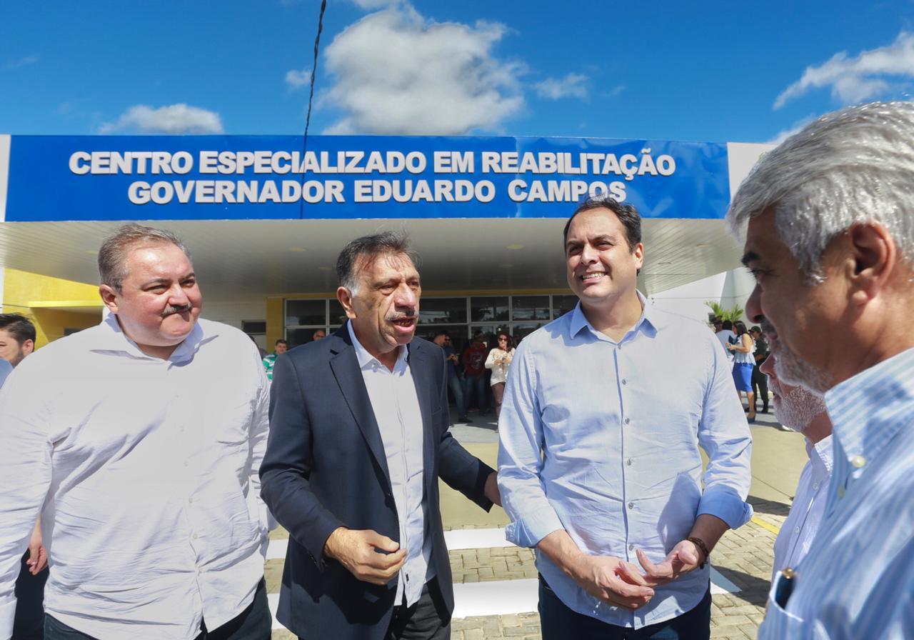 Leia mais sobre o artigo Paulo Câmara inaugura obras de saúde e segurança hídrica no Sertão do Pajeú