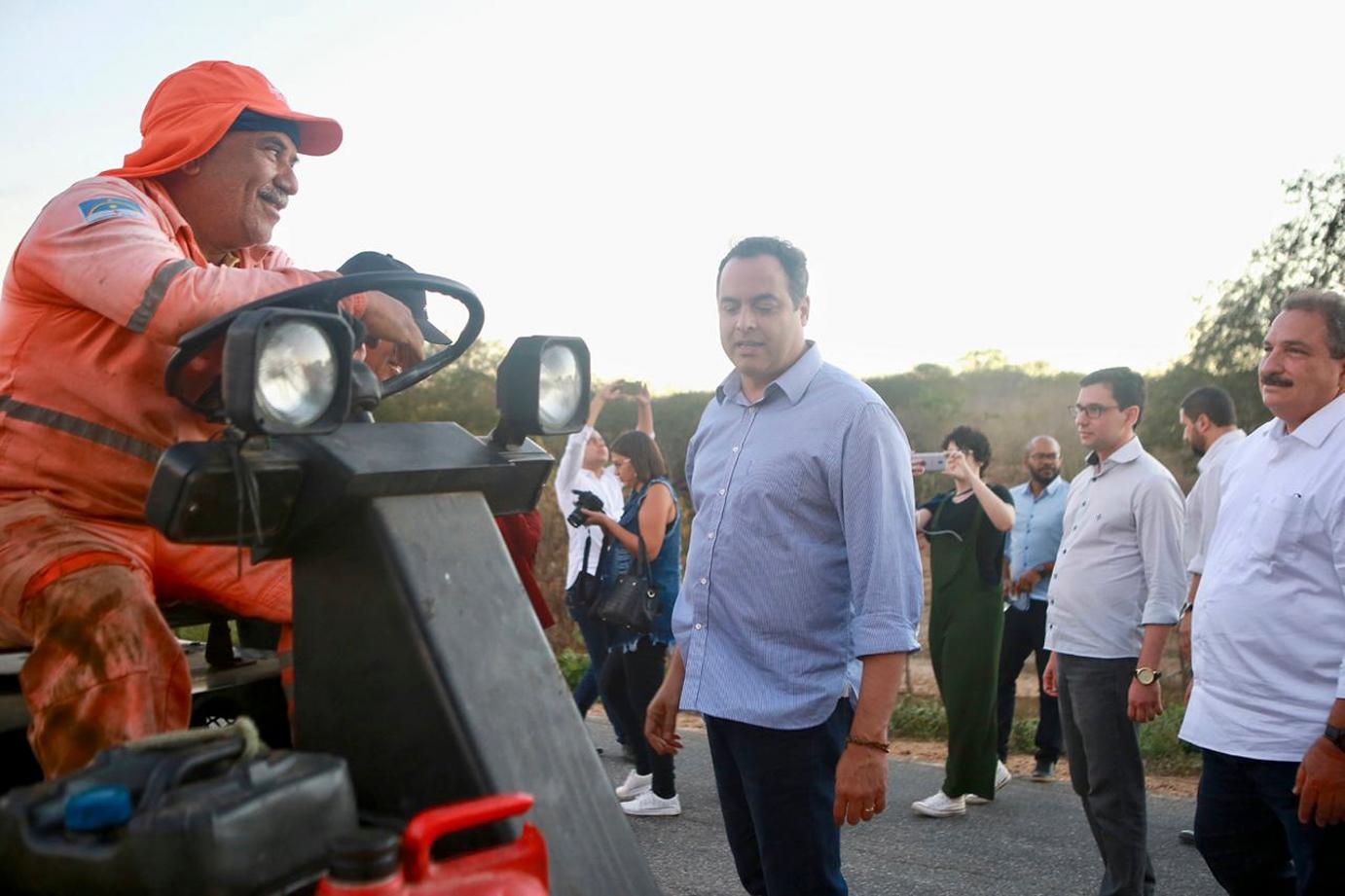 Leia mais sobre o artigo Paulo autoriza serviço de melhoria de rodovia em Sertânia