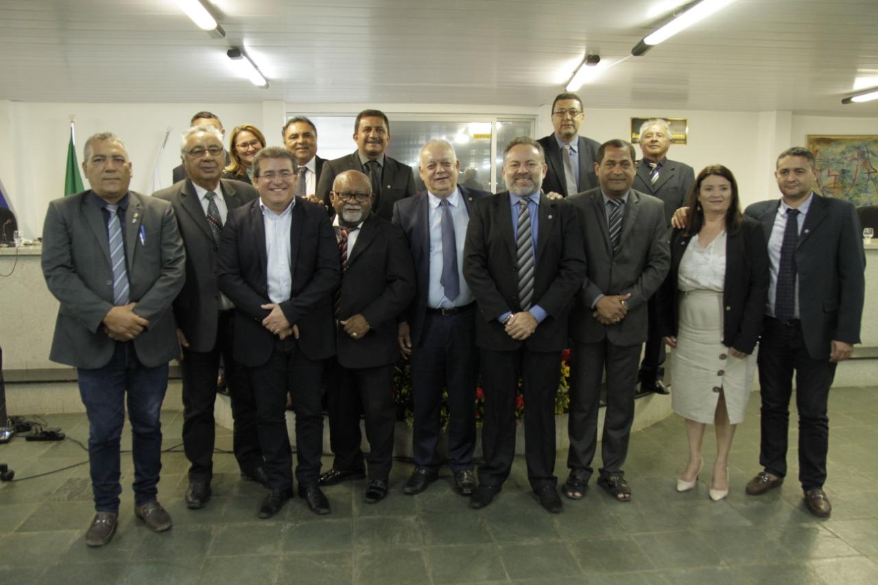 Leia mais sobre o artigo Reitor Pedro Falcão da UPE recebe Título de Cidadão Serra-Talhadense