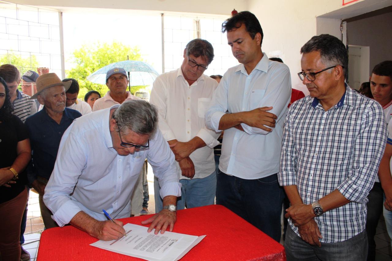 Leia mais sobre o artigo Governo Municipal de Sertânia vai reformar quadras das escolas de Algodões e Caroalina