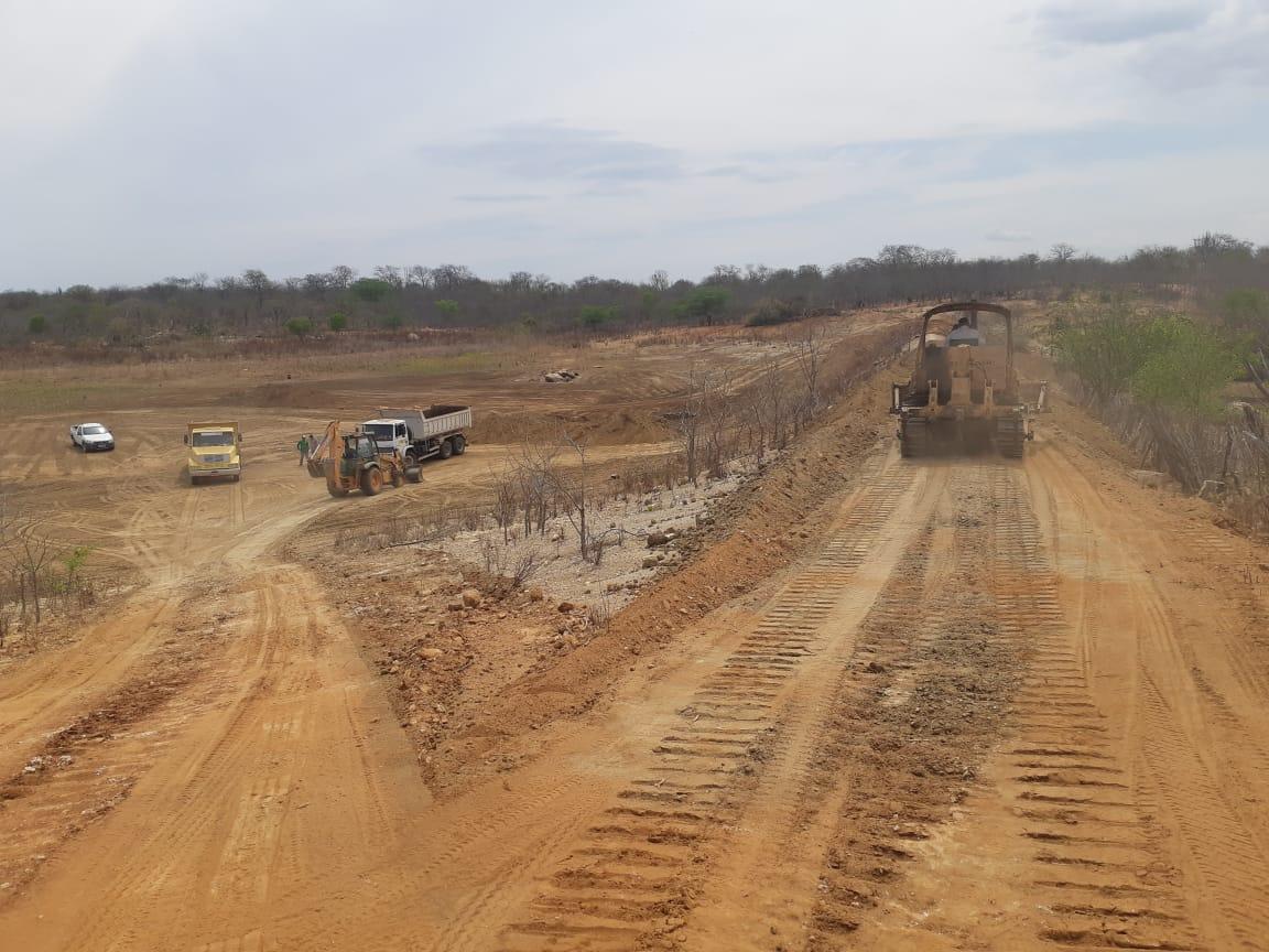 Leia mais sobre o artigo Governo Municipal de Sertânia intensifica trabalho de ampliação e limpeza de barragens