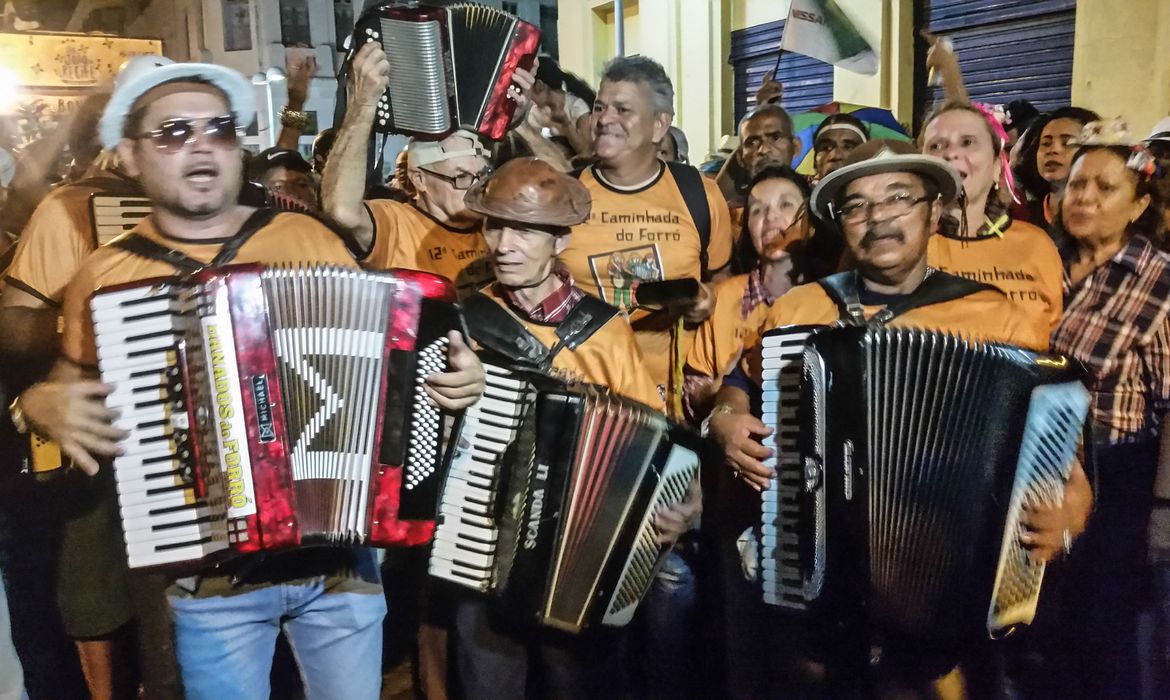 Leia mais sobre o artigo Lei que cria o Dia Nacional do Sanfoneiro é sancionada