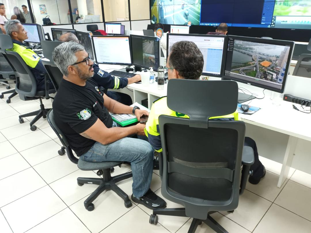 Leia mais sobre o artigo Técnico de videomonitoramento realiza treinamento em autarquia de trânsito do Recife