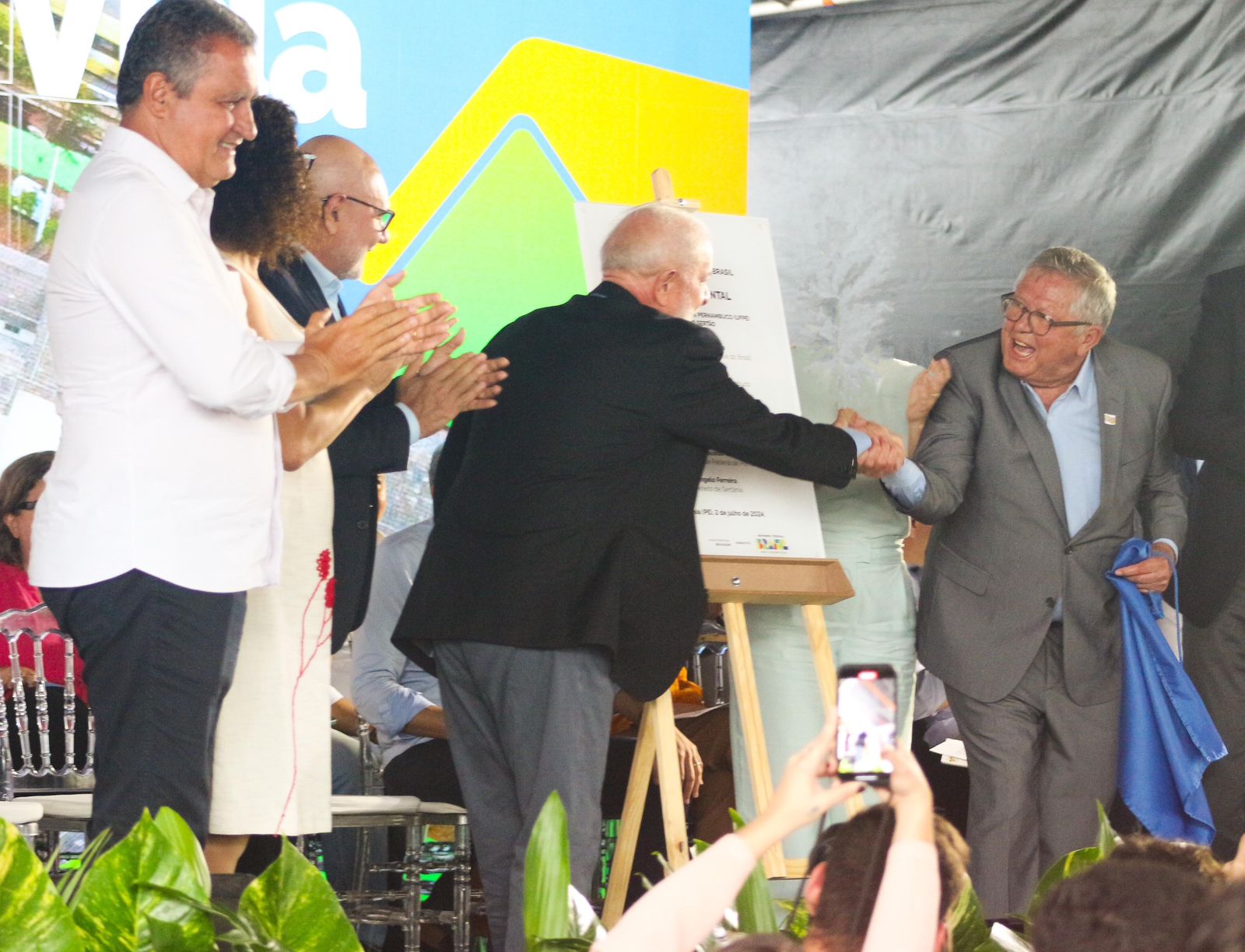 Leia mais sobre o artigo Ângelo Ferreira participa do lançamento da pedra fundamental do Campus da UFPE de Sertânia