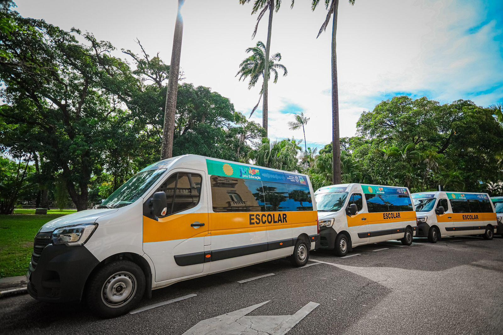 Leia mais sobre o artigo Prefeituras de Pernambuco receberam novos veículos escolares